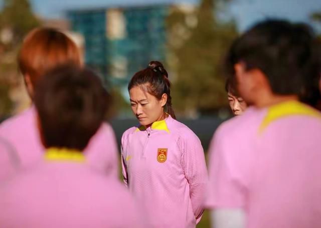 美女玩捆绑vk