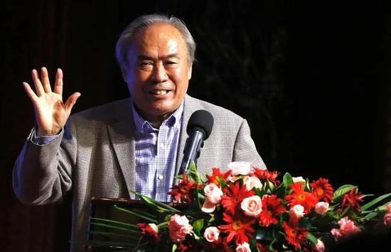日本男狂揉吃奶胸60分钟